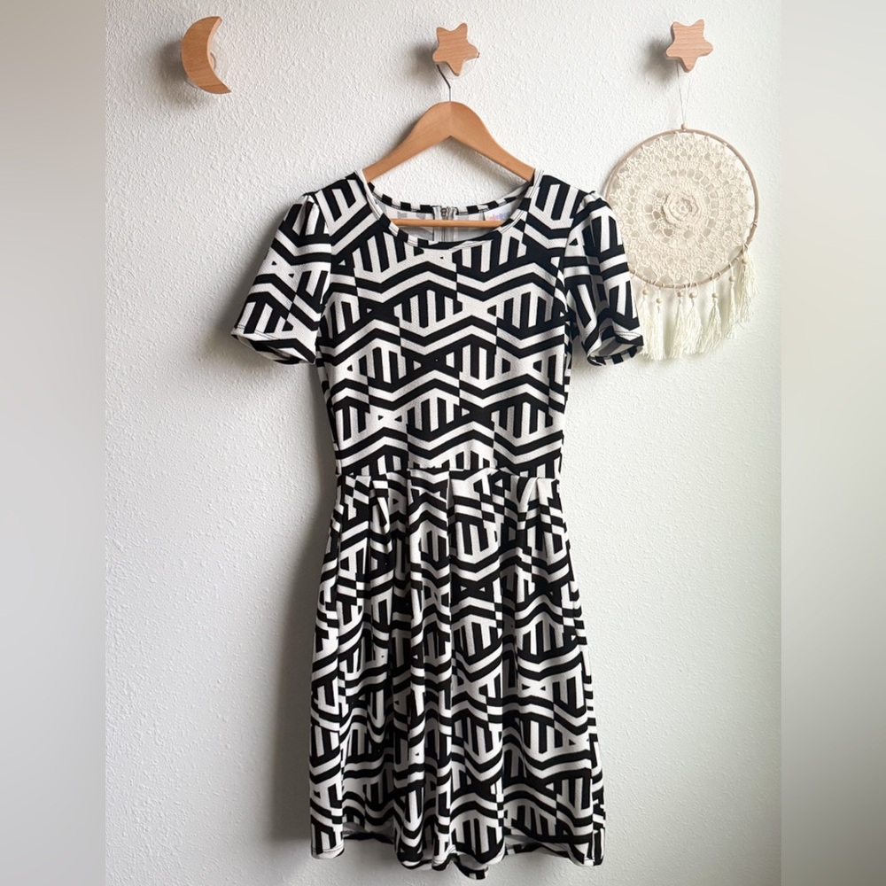 Lularoe Amelia dress Small black and white